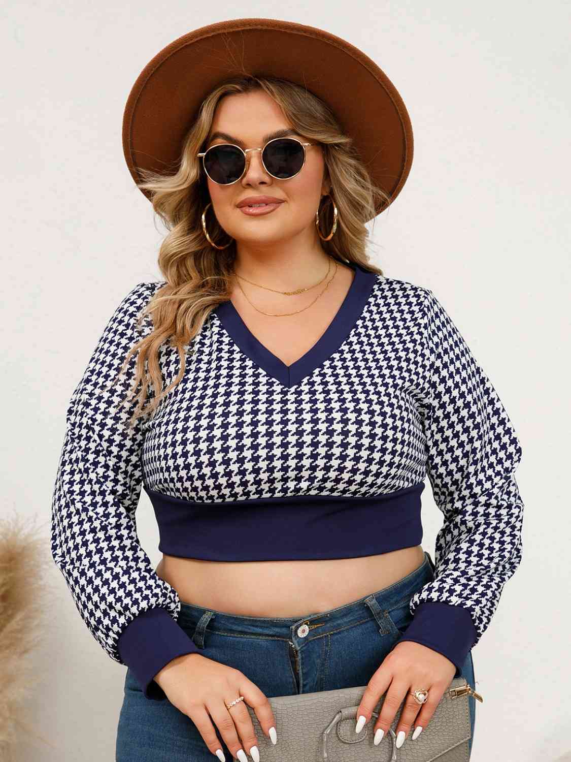 Plus size Navy Blue & white long sleeve V neck crop top 